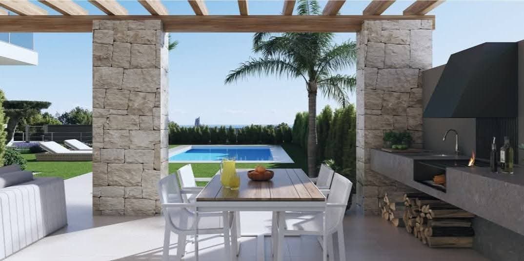 Above Benidorm, in Sierra Cortina, 5 star luxury villas await their new owners!